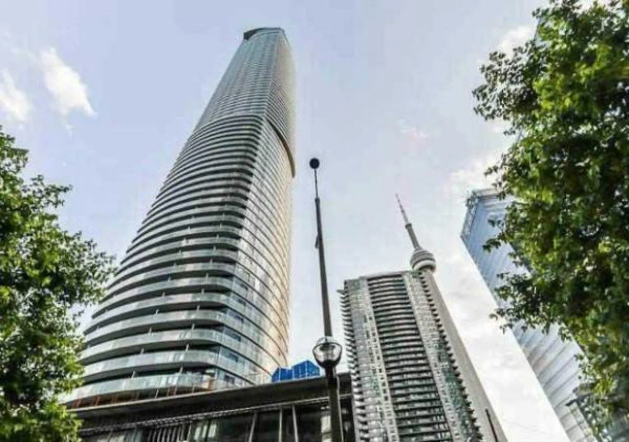 Eg Suites - York St Condos Cn Tower Canada