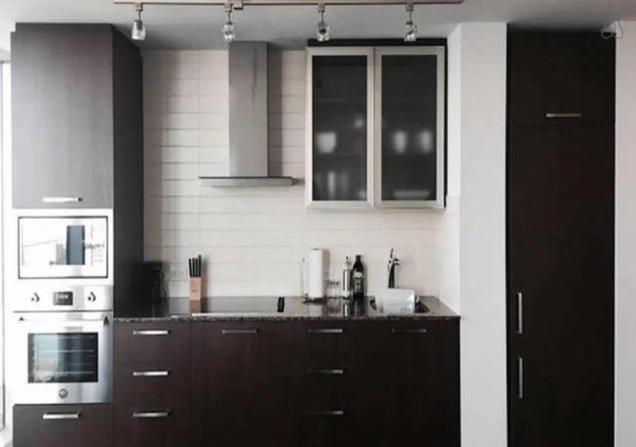 Eg Suites - York St Condos Cn Tower Canada