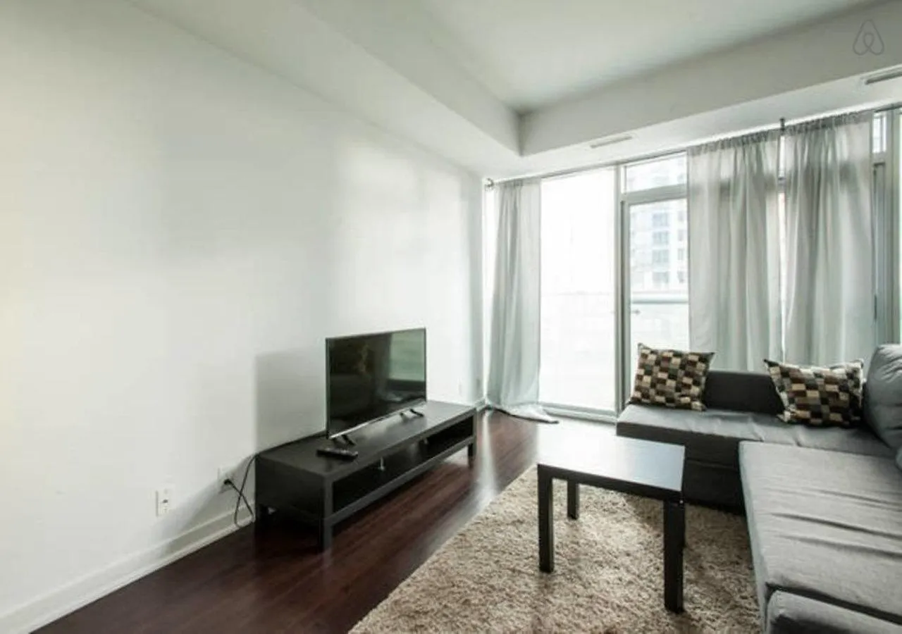 Eg Suites - York St Condos Cn Tower Canada