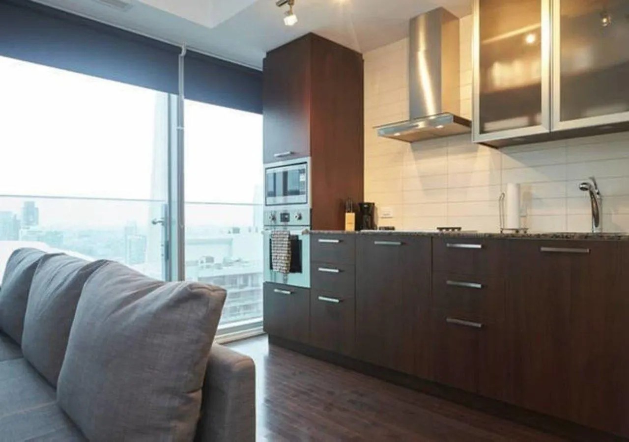 Apartment Eg Suites - York St Condos Cn Tower Canada