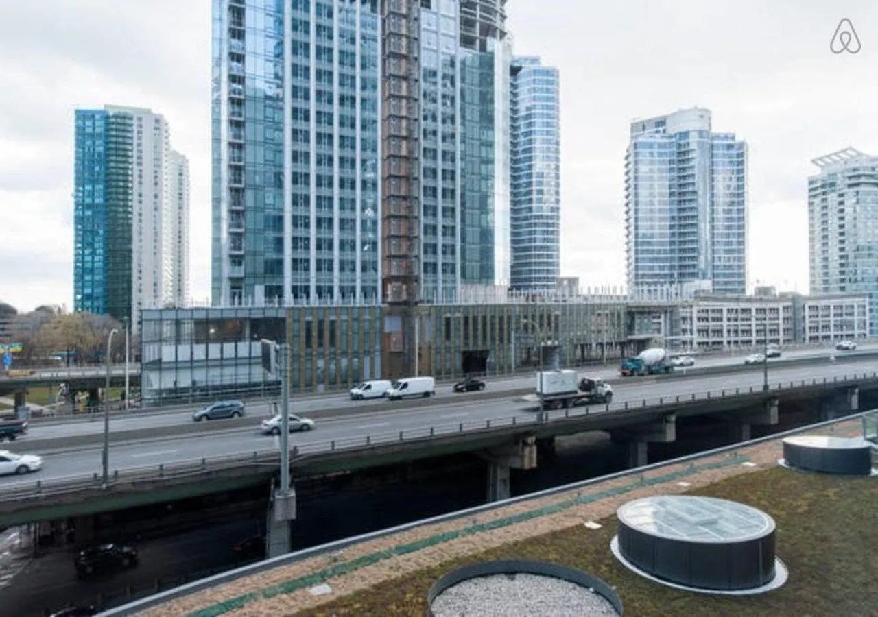 Eg Suites - York St Condos Cn Tower